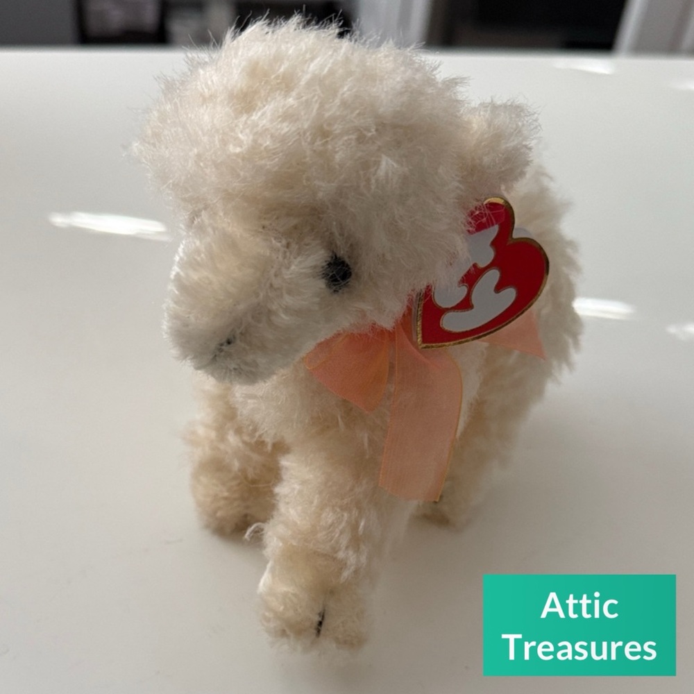 Retired 2000 Attic Treasures Fleecia the Lamb Beanie Baby